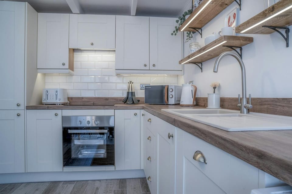 Mount Gernos kitchen showing an integrated cooker and matching kitchen appliances
