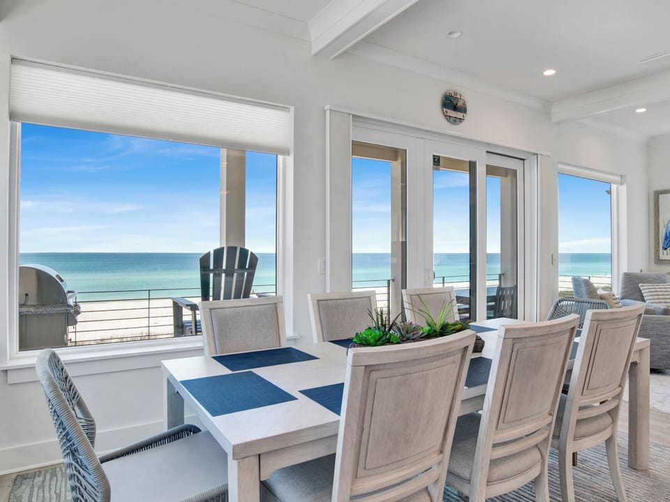 Dining Area - Floor 3