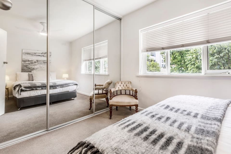 A ceiling fan keeps temperatures comfortable, while mirrored wardrobes make it easy to store your luggage and other belongings. 