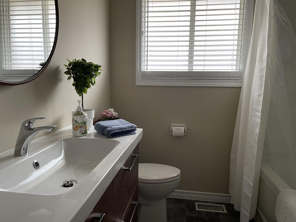 4 pc bath ensuite - #2