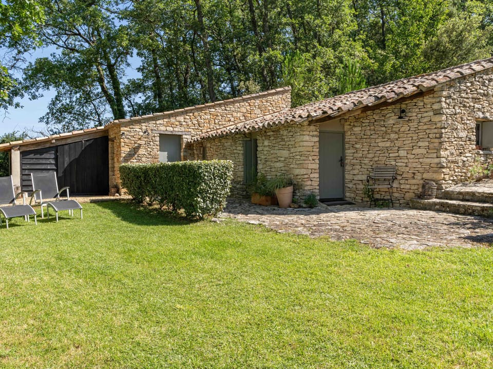 Magnificent property to rent in Bonnieux