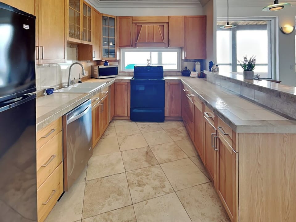 Full Kitchen - Dishwasher, Beach Views