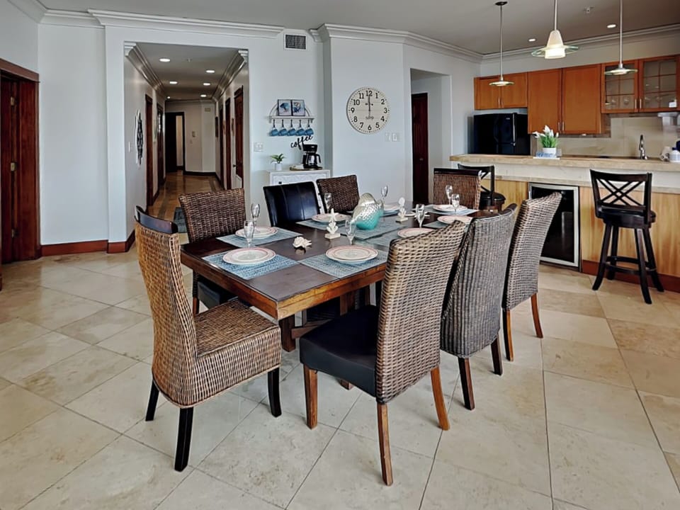 Dining Room - Seating For 8