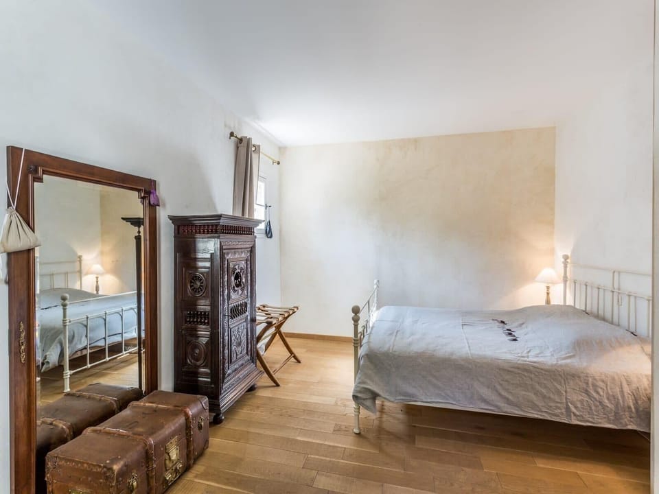 Holidays in the heart of the Luberon with heated swimming pool