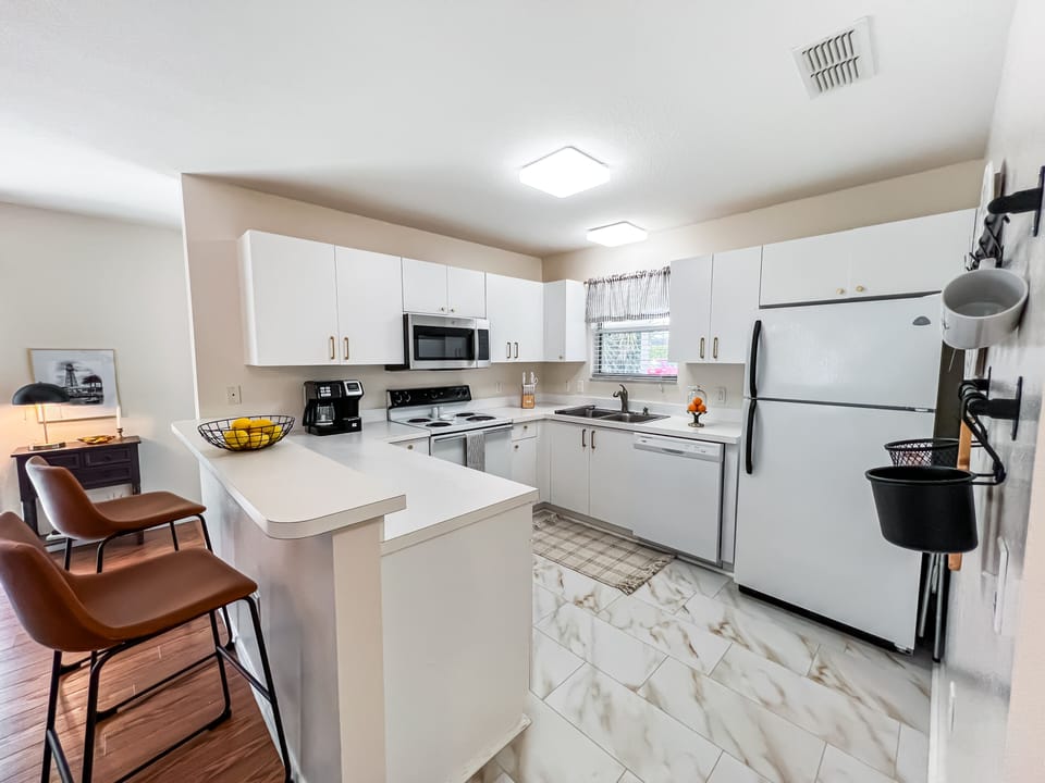 Full Kitchen with all the kitchenware you need!