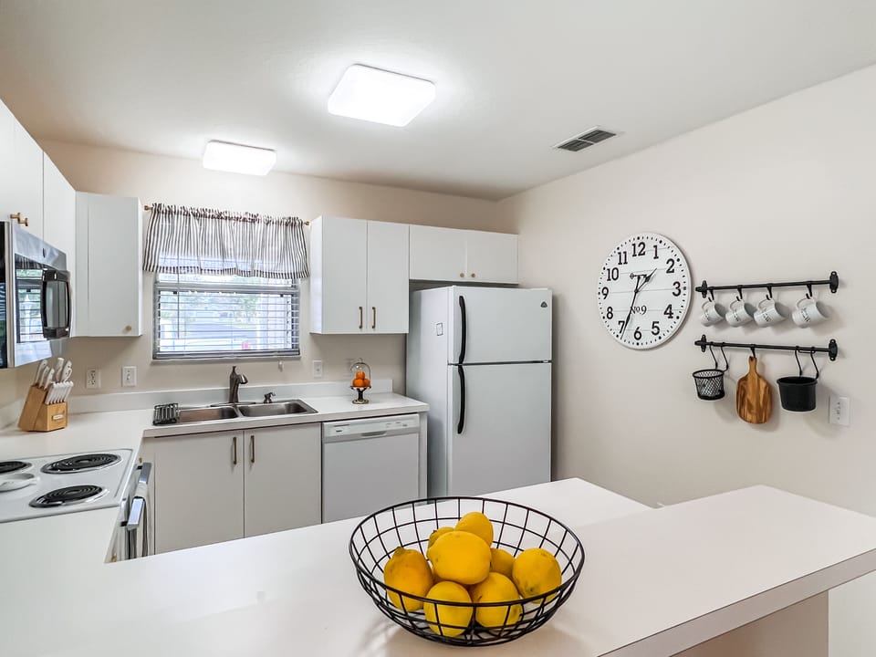 Full Kitchen with all the kitchenware you will need!