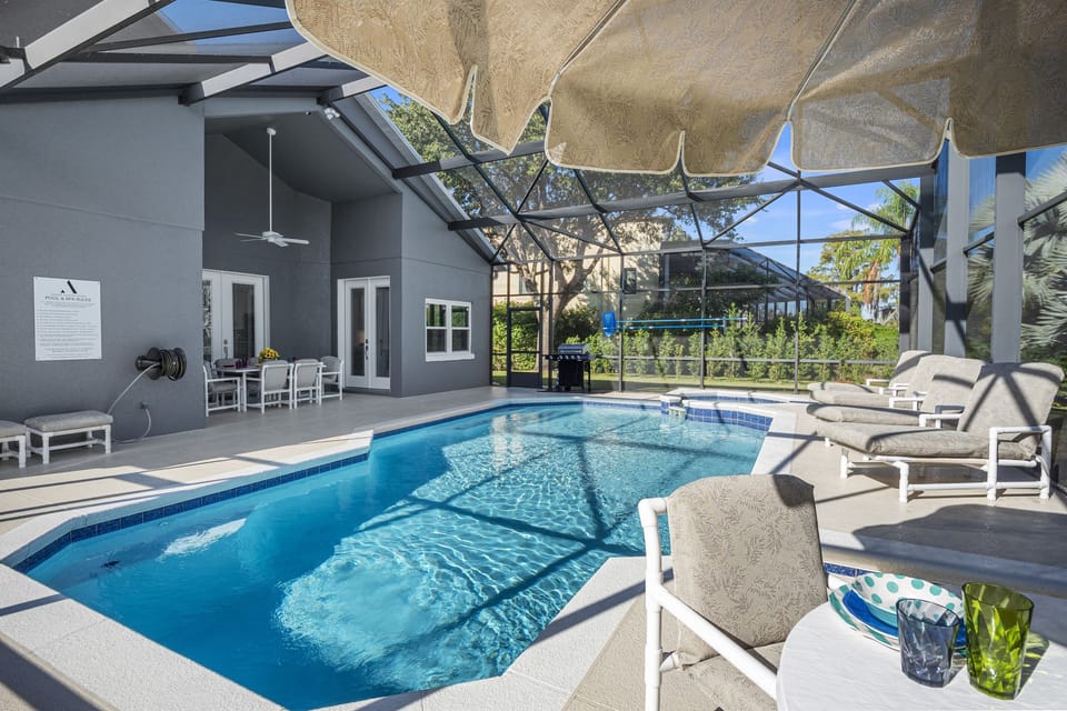 Private Pool and Hot Tub / Spa backing on to Gardens