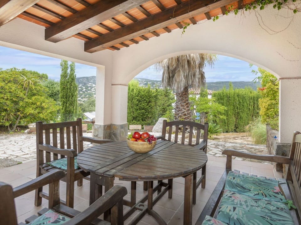 Furniture, Table, Building, Chair, Tableware, Cloud, Sky, Tablecloth, Outdoor Furniture, Shade