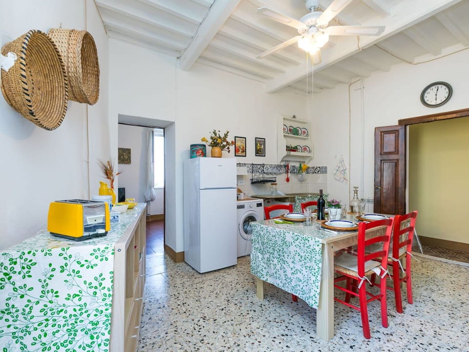 Furniture, Table, Building, Chair, Tableware, Cloud, Sky, Tablecloth, Outdoor Furniture, Shade