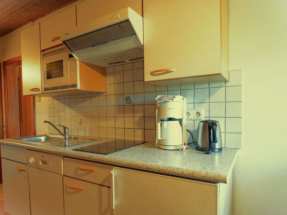 Cabinetry, Countertop, Kitchen Sink, Property, Tap, Furniture, Sink, Building, Kitchen Appliance, Kitchen