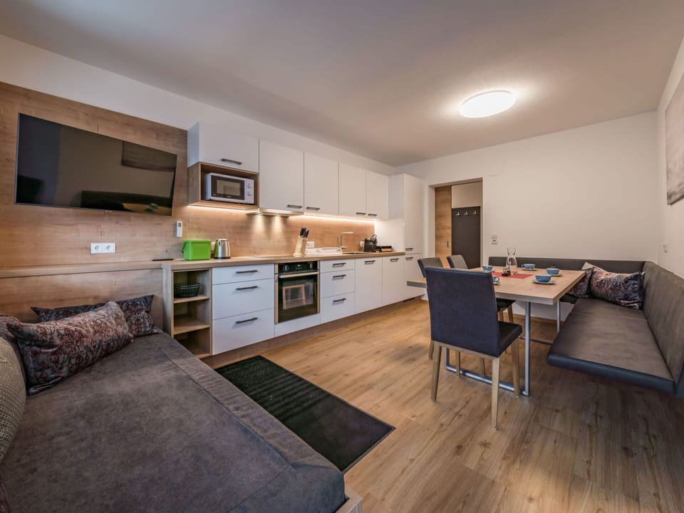 Cabinetry, Furniture, Countertop, Building, Wood, Drawer, Kitchen, Interior Design, Comfort, Wood Stain