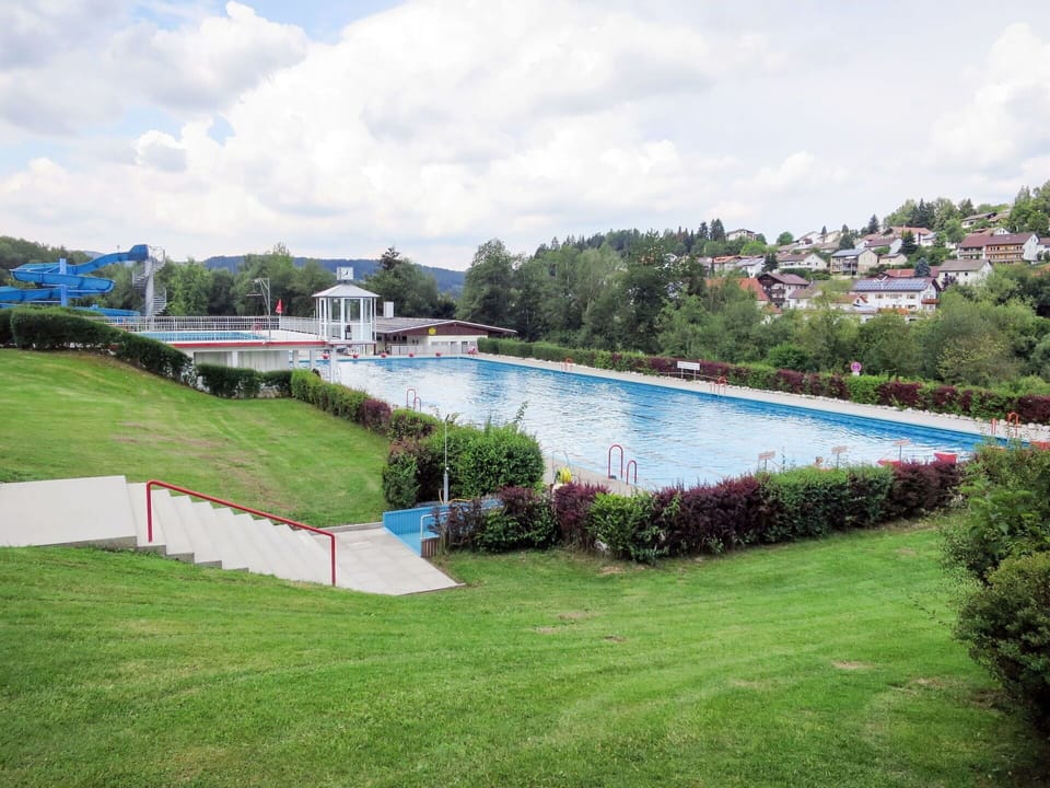 Sky, Water, Plant, Cloud, Flower, Tree, Swimming Pool, Natural Landscape, Leisure, Grass