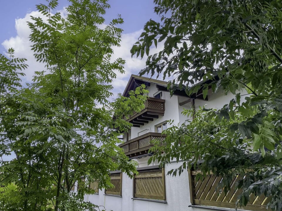 Building, Sky, Window, Vegetation, Cloud, Tree, Twig, Plant, Cottage, Facade