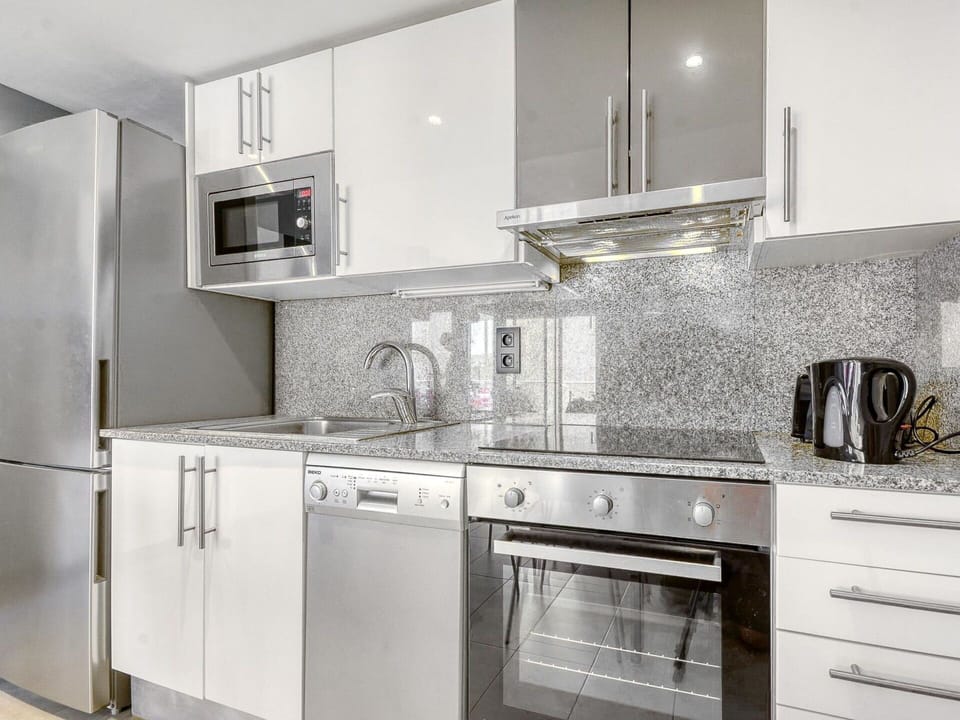 Countertop, Cabinetry, Property, Building, Kitchen Stove, Kitchen Appliance, Kitchen, Sink, Tableware, Cooktop