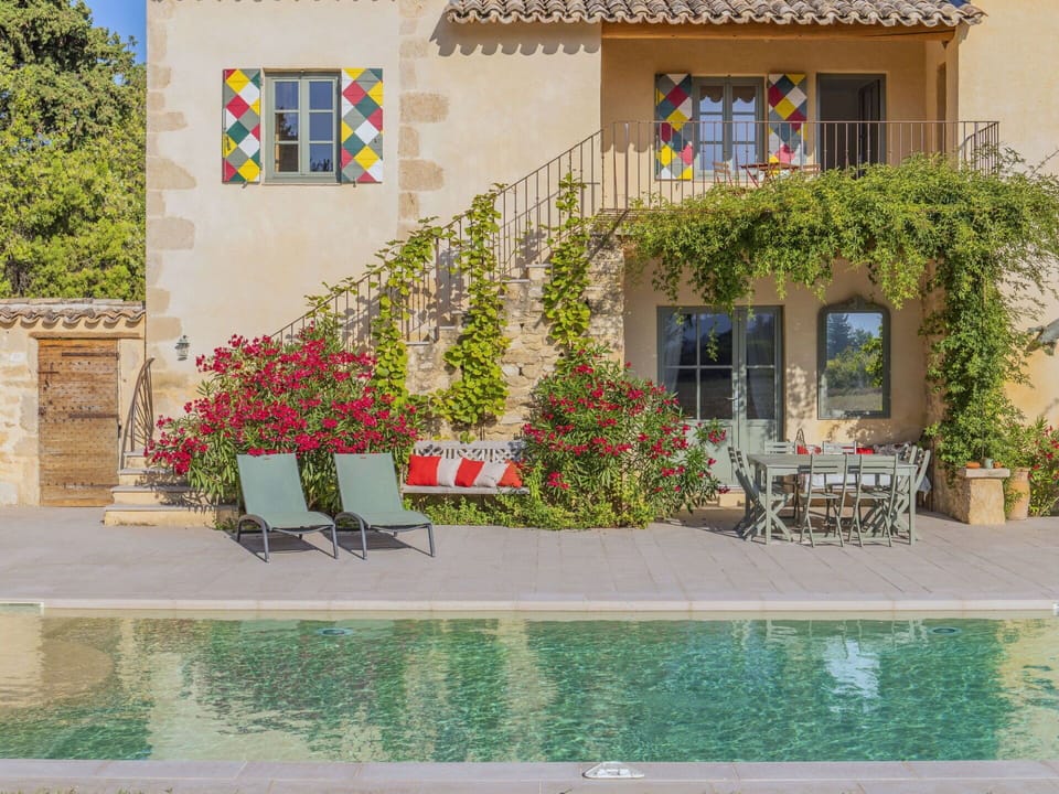Flower, Plant, Building, Water, Furniture, Property, Window, Flowerpot, Chair, Door