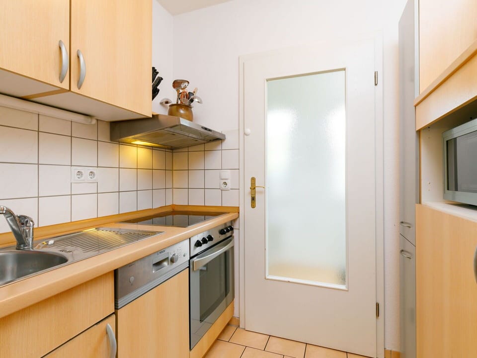 Kitchen Sink, Property, Cabinetry, Sink, Countertop, Tap, Building, Kitchen Stove, Kitchen