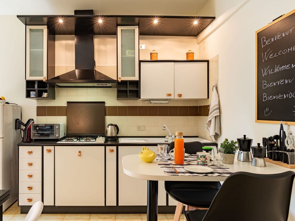 Cabinetry, Property, Countertop, Furniture, Kitchen, Chair, Home Appliance, Lighting, Interior Design, Kitchen Stove