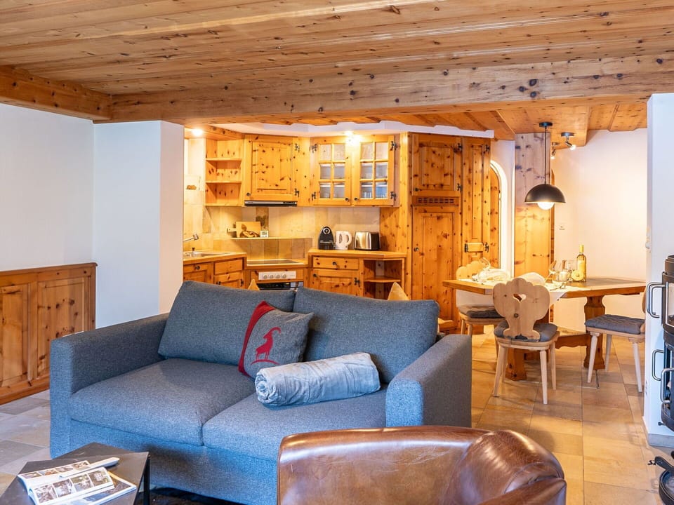 Couch, Furniture, Property, Table, Wood, Interior Design, Living Room, Wall, Chair, Floor