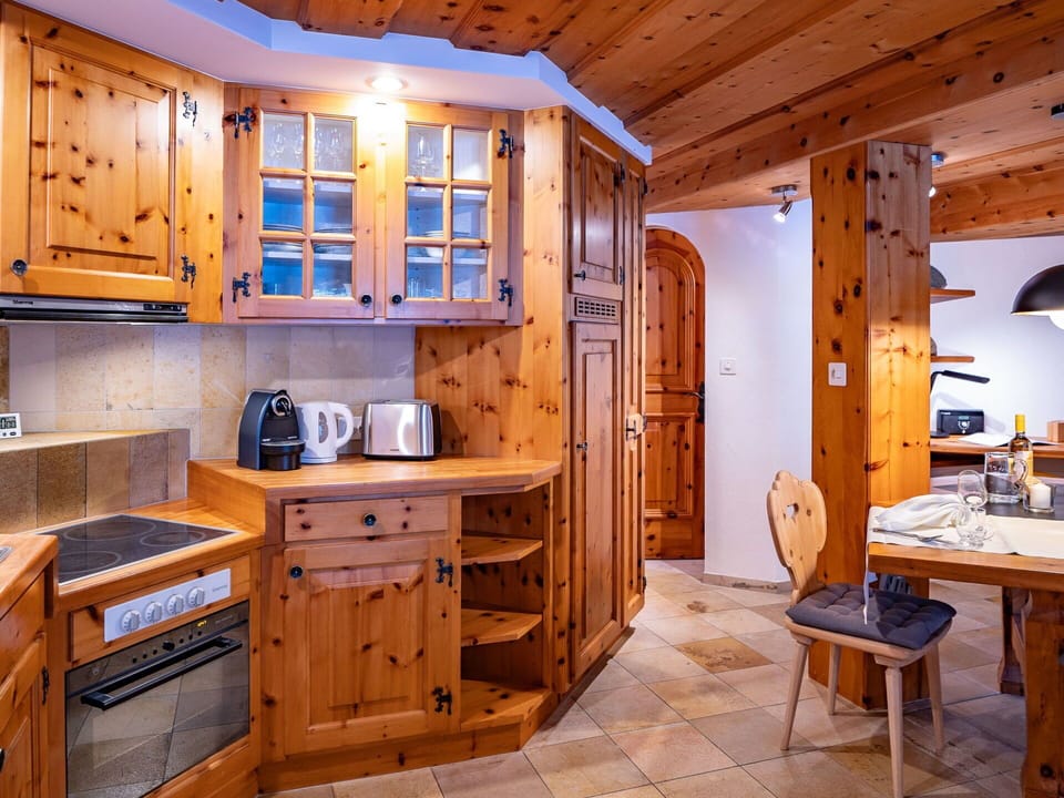 Cabinetry, Furniture, Property, Table, Wood, Building, Window, Lighting, Interior Design, Drawer