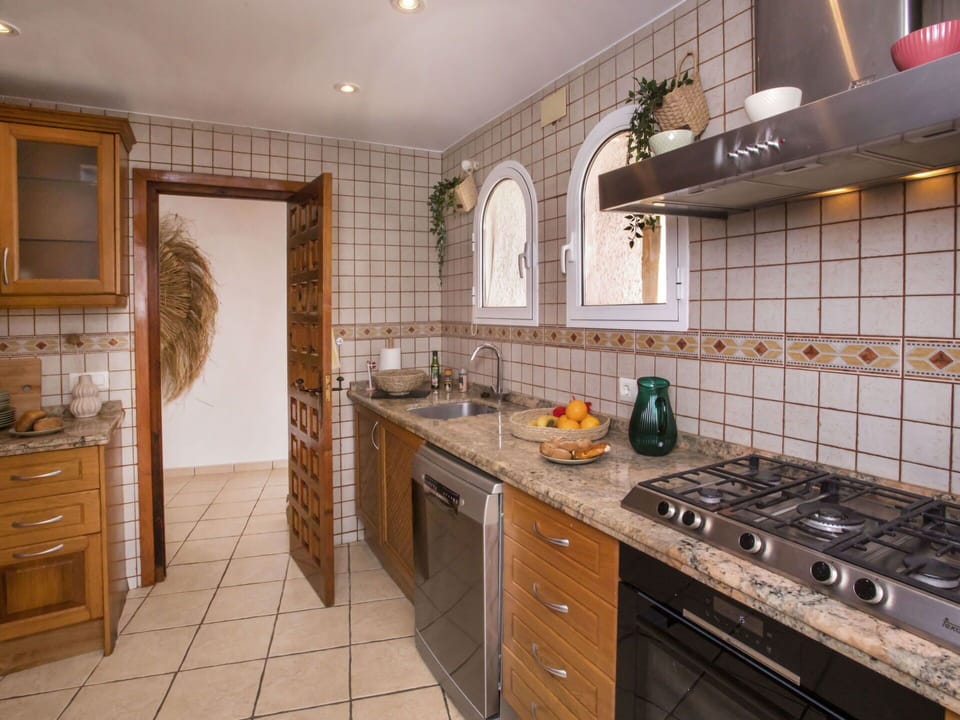 Cabinetry, Countertop, Furniture, Property, Building, Kitchen, Drawer, Wood, Interior Design, Sink