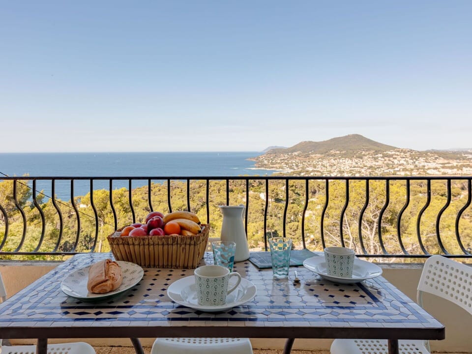 Sky, Table, Water, Tableware, Property, Furniture, Azure, Chair, Outdoor Furniture, Outdoor Table