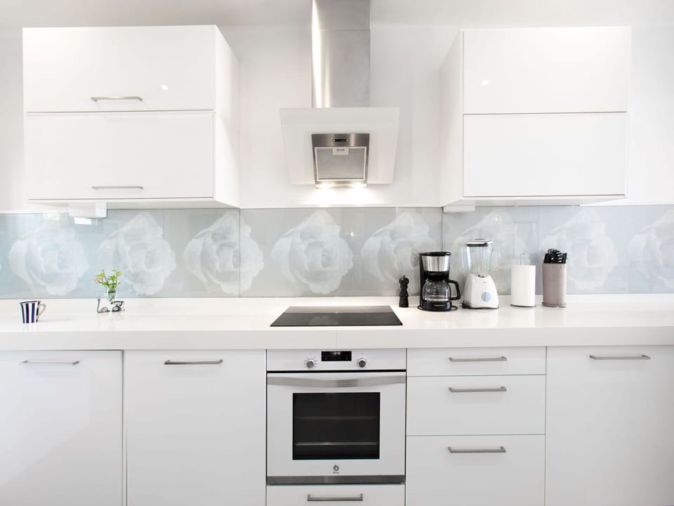 Countertop, Cabinetry, Tap, Property, Sink, White, Kitchen Sink, Kitchen, Interior Design, Lighting