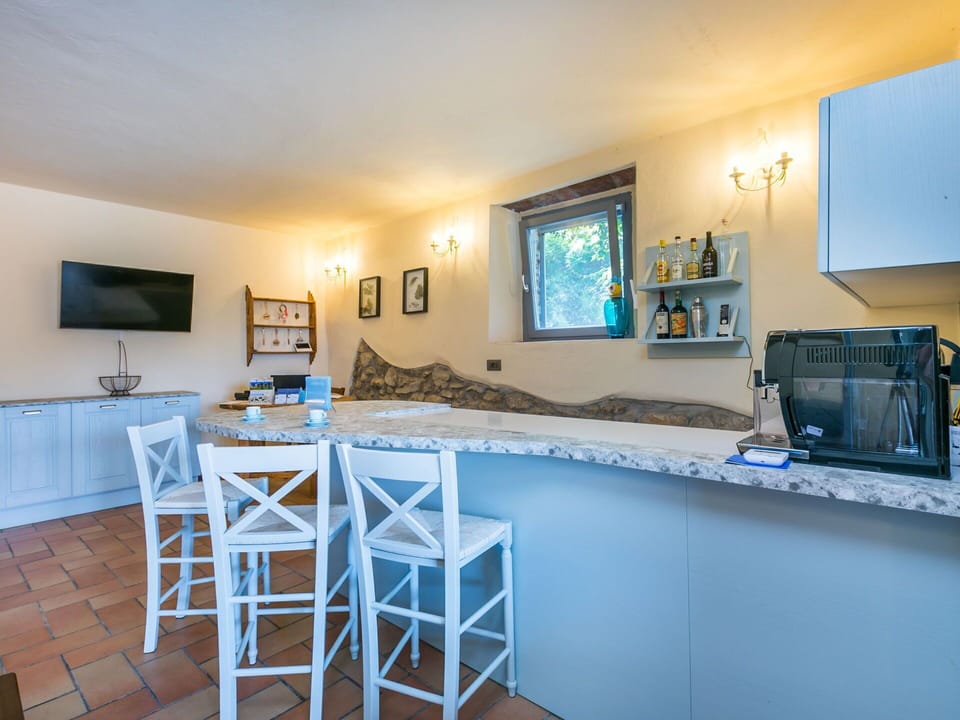 Property, Azure, Lighting, Picture Frame, Interior Design, Building, Wood, Floor, Flooring, Table