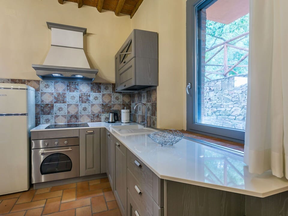 Cabinetry, Countertop, Property, Furniture, Tap, Sink, Building, Wood, Kitchen, Interior Design