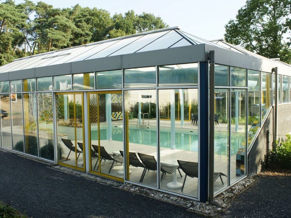 Plant, Building, Shade, Botany, Swimming Pool, Table, House, Sky, Grass, Window