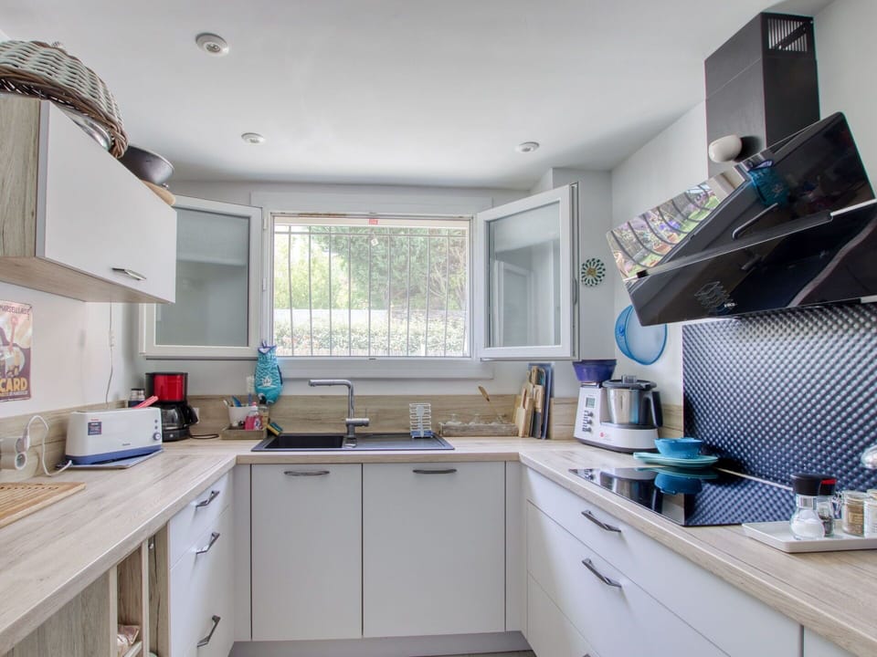Kitchen, Kitchen Appliance, Countertop, Major Appliance, Cabinetry, Interior Design, Home Appliance, Furniture, Plumbing Fixture, Sink