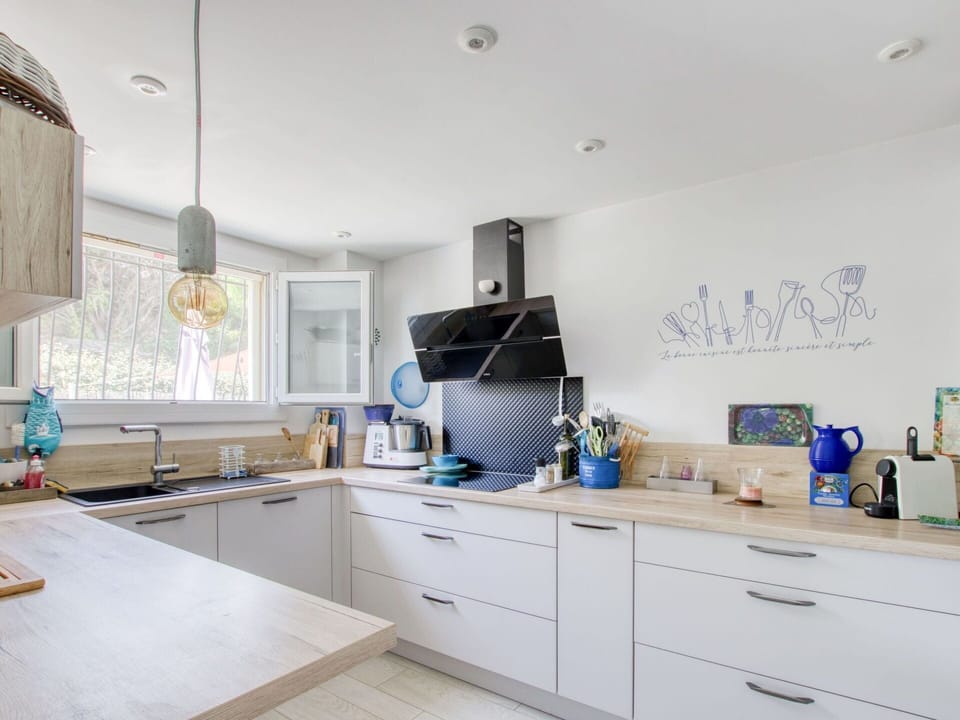 Cabinetry, Countertop, Kitchen Sink, Sink, Tap, Drawer, Interior Design, Wood, Floor, Flooring