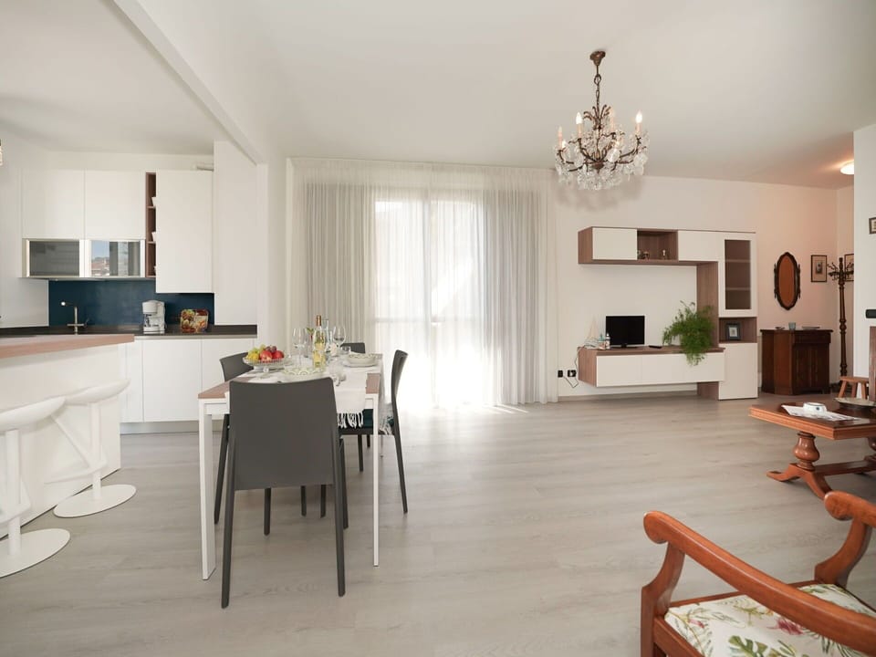Furniture, Table, Building, Wood, Interior Design, Flooring, Floor, Hall, Real Estate, Plant