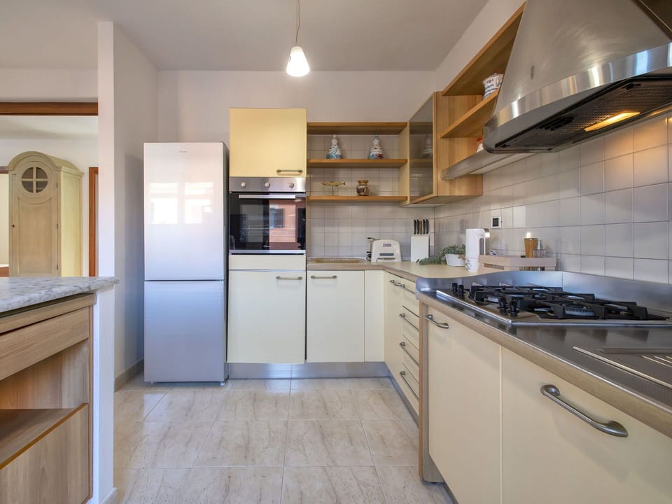 Kitchen, Kitchen Appliance, Countertop, Cabinetry, Interior Design, Major Appliance, Flooring, Furniture, Wood, Floor