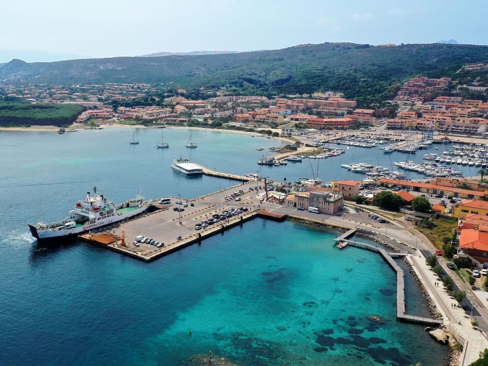 Sky, Building, Furniture, Daytime, Property, Chair, Light, Table, Nature, Shade