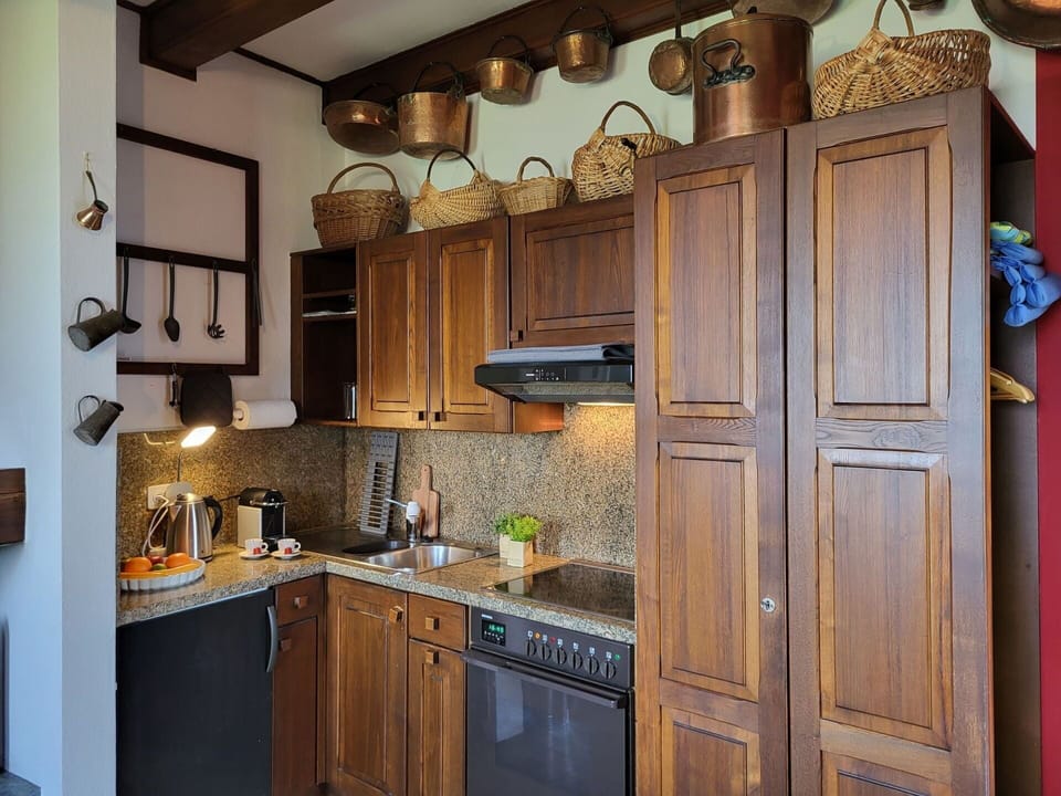 Cabinetry, Countertop, Property, Kitchen Sink, Sink, Kitchen Appliance, Kitchen Stove, Wood, Home Appliance, Kitchen