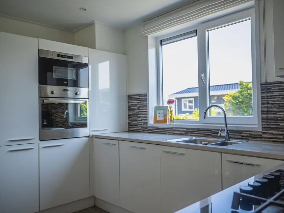 Kitchen Sink, Cabinetry, Sink, Window, Countertop, Kitchen Stove, Tap, Kitchen, Building, Interior Design