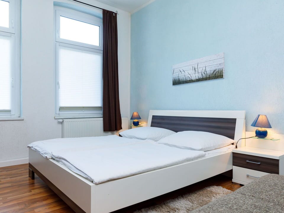 Furniture, Property, Window, Comfort, Wood, Interior Design, Bed Frame, Building, Window Blind, Floor