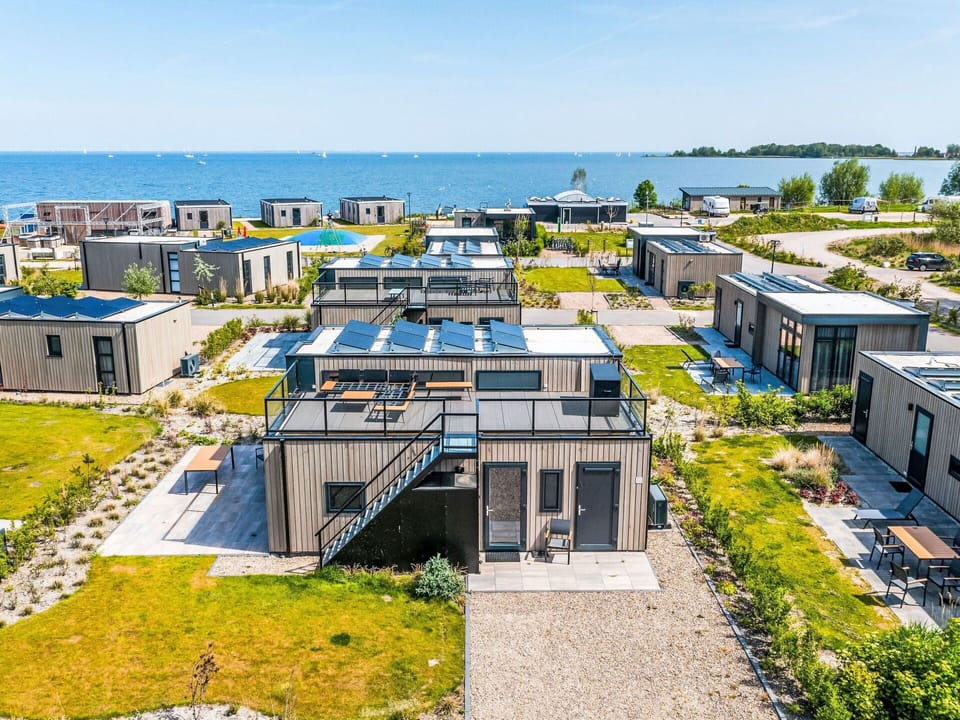 Sky, Building, Plant, Property, Nature, House, Land Lot, Window, Water, Urban Design