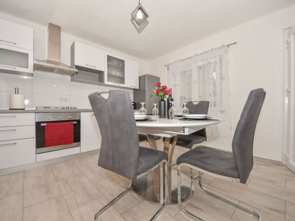 Furniture, Building, Table, Chair, Lighting, Wood, Interior Design, Flooring, Floor