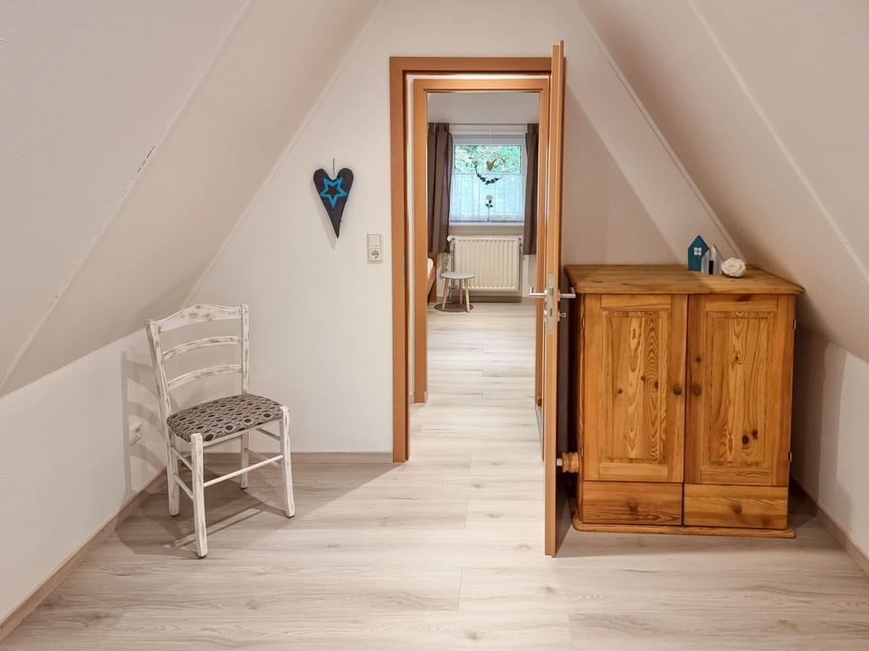 Building, Cabinetry, Wood, House, Flooring, Interior Design, Door, Floor, Drawer, Comfort