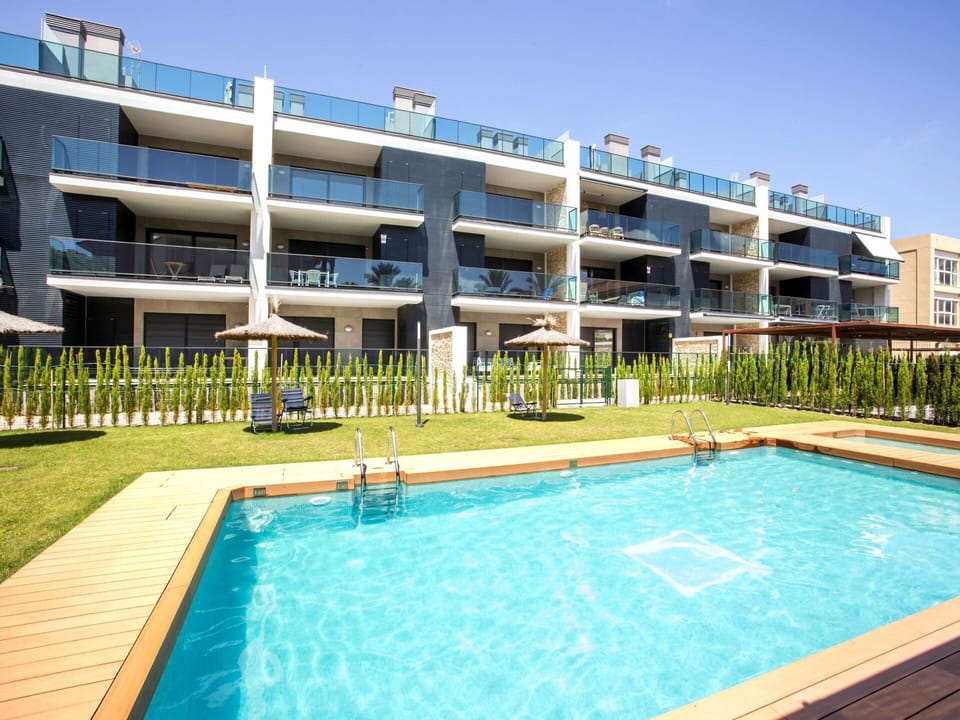 Water, Sky, Daytime, Property, Plant, Swimming Pool, Building, Azure, Shade, Grass