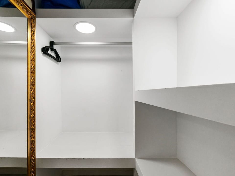 Interior Design, Floor, Flooring, Rectangle, Wood, Tints And Shades, Glass, Automotive Design, Composite Material, Ceiling