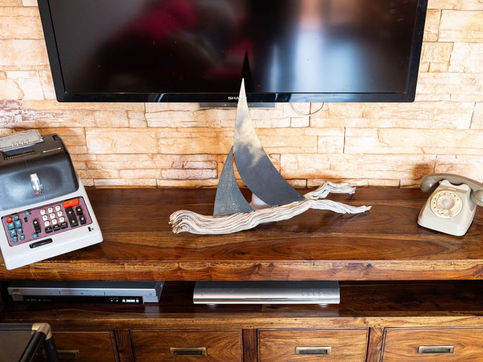 Cabinetry, Television, Wood, Shelving, Interior Design, Drawer, Flooring, Floor, Hardwood, Shelf