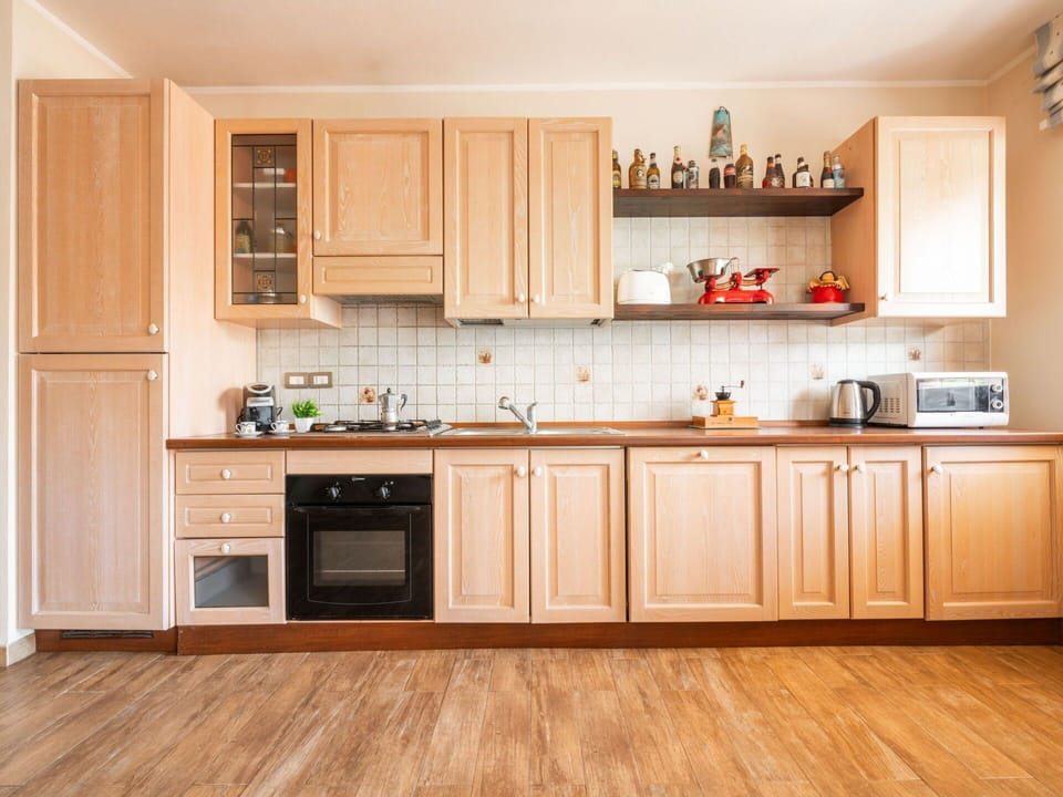 Brown, Cabinetry, Countertop, Property, Kitchen, Kitchen Stove, Wood, Home Appliance, Kitchen Appliance, Flooring