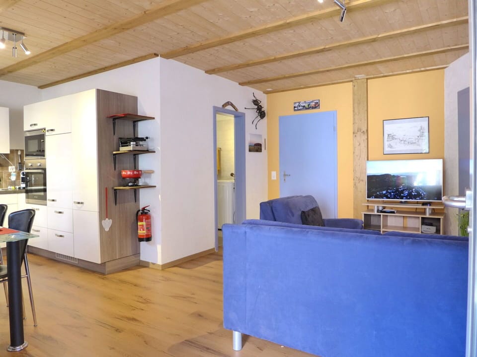 Property, Furniture, Wood, Interior Design, Architecture, Hall, Building, Wall, Living Room, Flooring