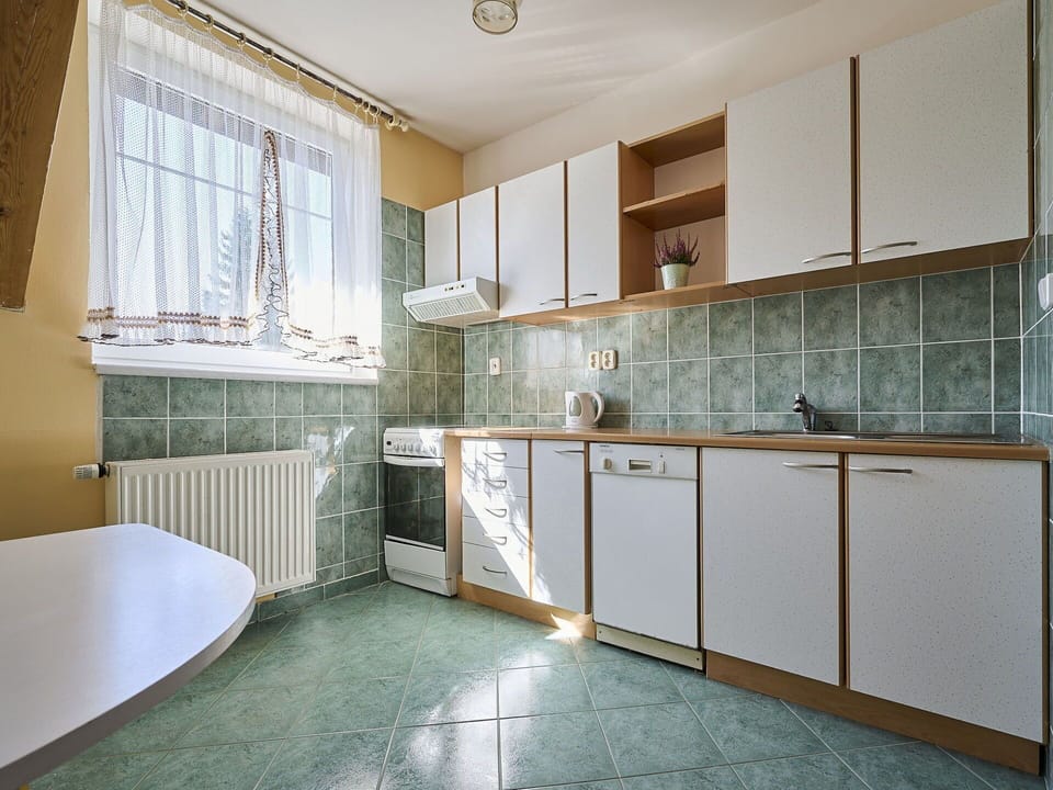 Cabinetry, Property, Furniture, Building, Countertop, Tap, Sink, Window, Lighting