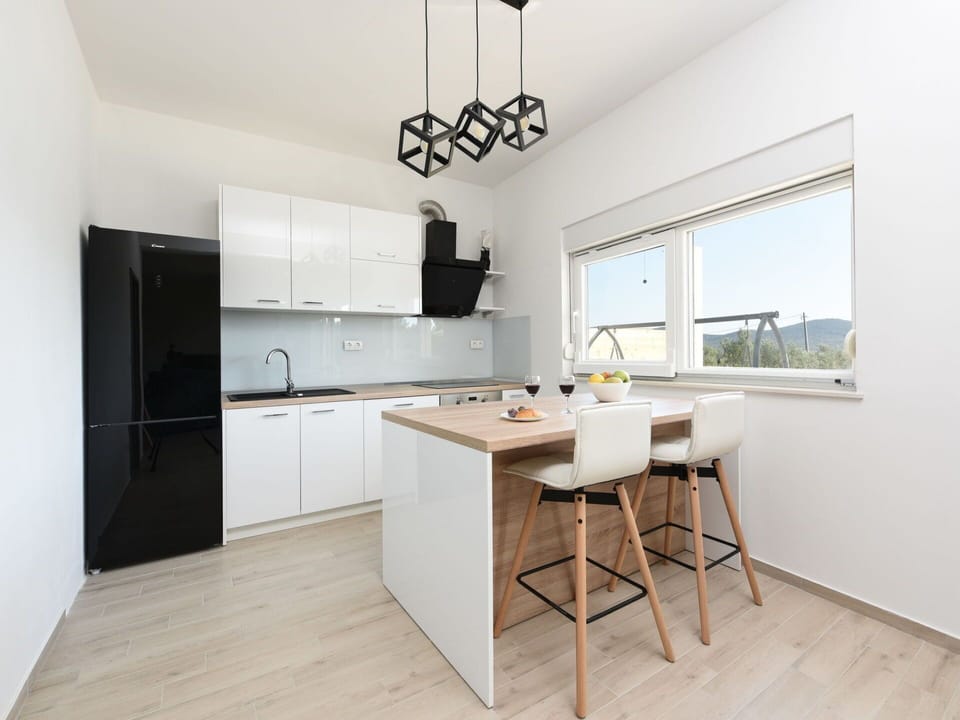 Furniture, Property, Cabinetry, Countertop, Table, Window, Interior Design, Wood, Lighting, Chair