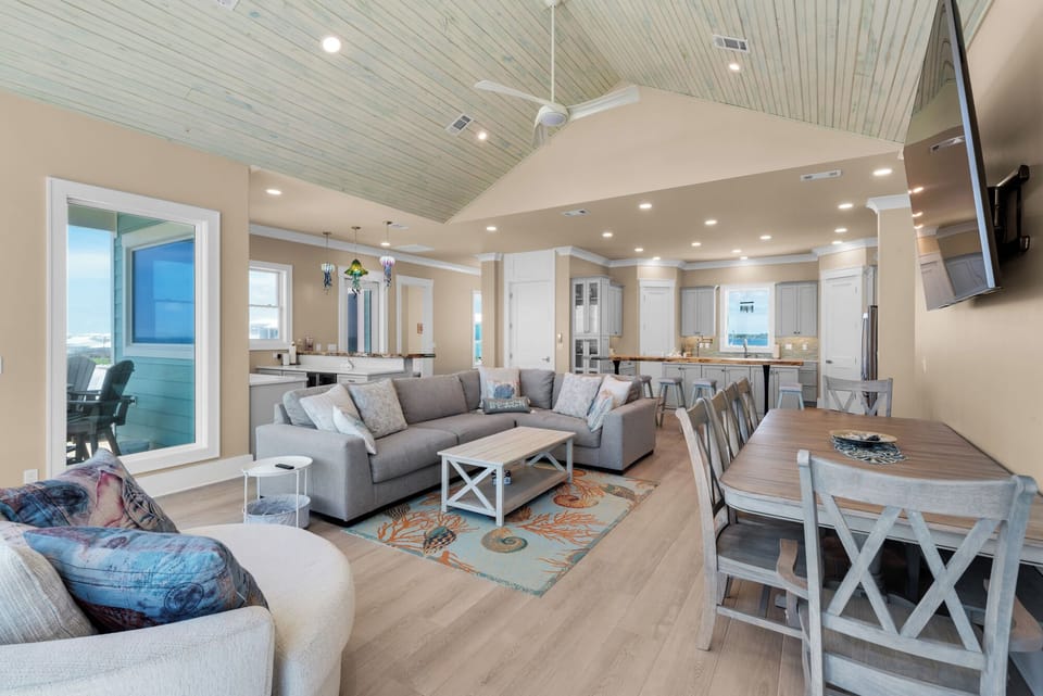 Living Room/Dining area