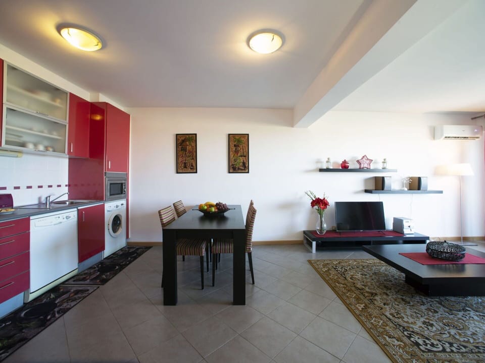 Table, Furniture, Plant, Sky, Property, Chair, Building, Cloud, Interior Design, Tableware