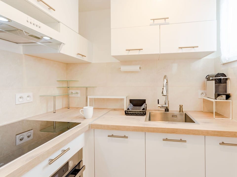 Plant, Building, Window, Swimming Pool, Azure, Water, Tree, House, Sky, Urban Design